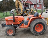 Kubota B8200 HST Compact Tractor
