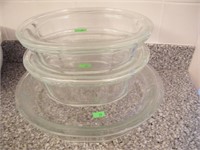 3 GLASS BAKERS WITH LIDS