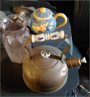 (2) Teapots & Vase