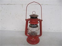 NEWER METAL OIL BARN LANTERN