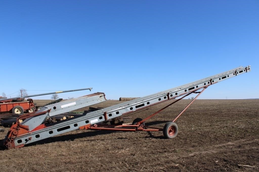 Kewanee 40ft elevator