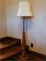 Wood & brass floor standing lamp. Tested working.