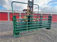 9-12ft green panels, & 1-6x6ft walk thru gate