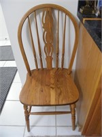 NICE OAK SPINDLE BACK CHAIR