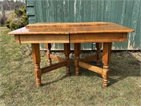 Stunning Wooden Table with Leaf, X Legs