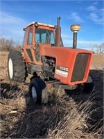 Allis Chalmers 7020 tractor