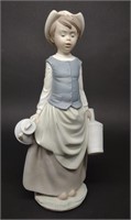 Lladro Milkmaid #4939 Porcelain Figure