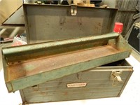 Toolbox and tray, (tray doesnt fit the box)