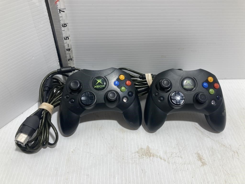 2 Xbox controllers