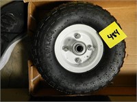 Pair of pneumatic tires 4.10/3.50-4