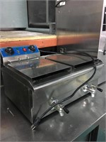 1X ELECTRIC TABLE TOP FRYER W/ VALVES
