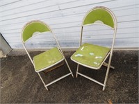 (2)Folding metal chairs.
