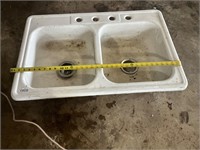 Dual basin- fiberglass sink