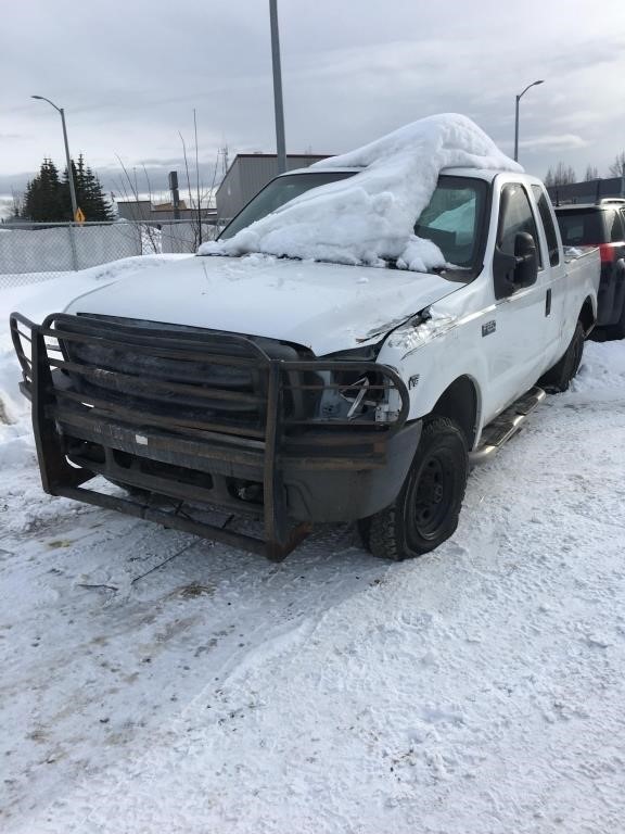 2000 Ford F250 extra cab motor is in in parts, and