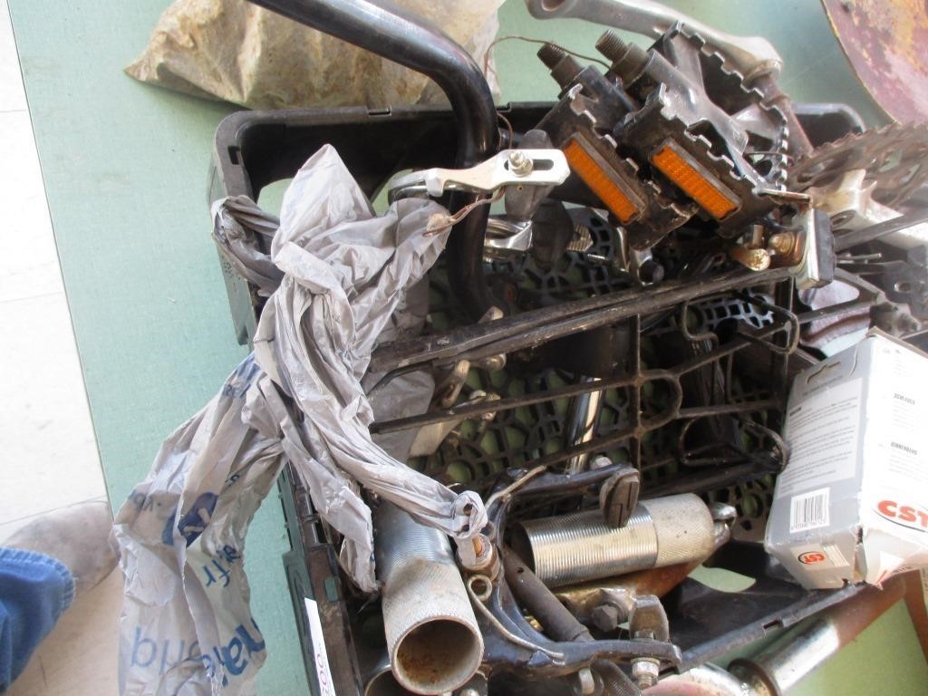 tote of bycicle parts
