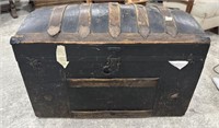 Black and Wood Dome Top Streamer Trunk