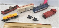 5 Lionel HO Cars
