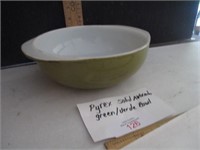 Pyrex solid Avocado green/verde bowl