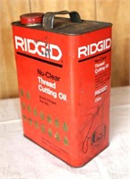 Rigid thread cutting oil 2/3 full