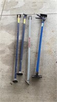 Support bar and cargo retaining bar adjustable