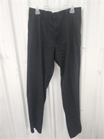 Size 36 x 34, Dockers Classic Fit Pants black