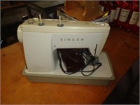 SINGER SEWING MACHINE / UT