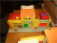 FISHER PRICE GARAGE