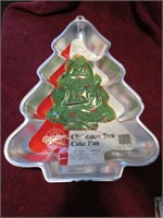1986 Christmas Tree Cake Pan Wilton