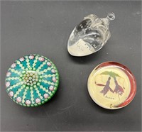 3 VTG PAPER WEIGHTS (1 IS A MILLEFIORI)
