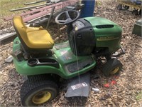 JD L110 Lawn Tractor (Condition Unknown)