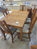 Dinette table, 5 chairs, 1 leaf.