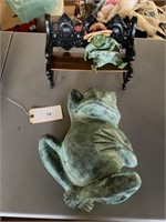 LAZY DAY FROG DECOR