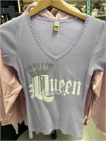Ladies fitted vneck queen