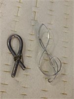 2 LARGE 925 BROOCHES, MUSICAL NOTE & TIED RIBBON