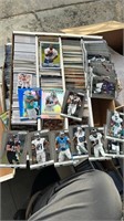 Over 700 sports cards with stars and rookies