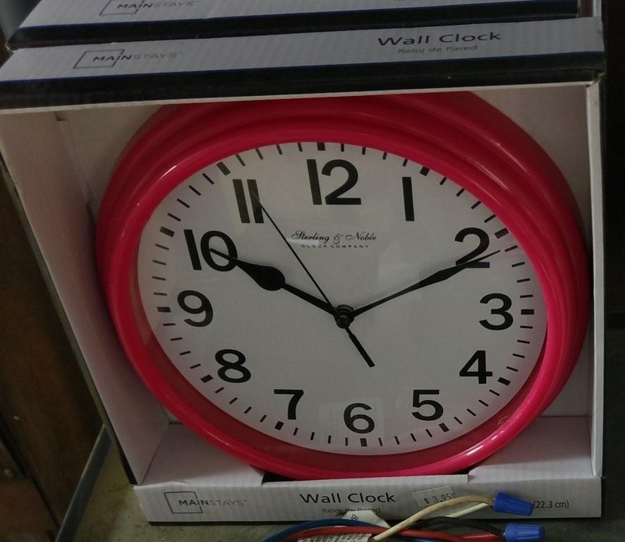 battery powered wall clock - new in box