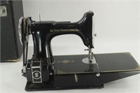 SINGER SEWING MACHINE