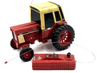 1980's ERTL IH 1086 RC Toy Tractor #2201