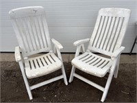 2 plastic folding patio chairs