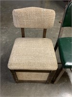 CHAIR WITH STORAGE IN SEAT