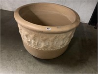 LARGE POTTERY PLANTER