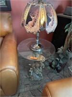 Lot of 2 decorative tables and lamps.