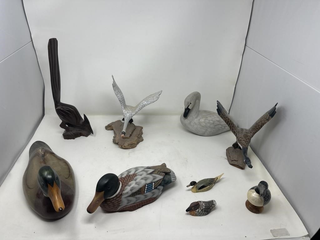 Lot of misc waterfowl carvings and figurines.