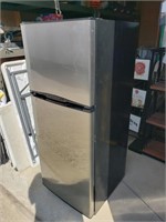 Criterion 9.9 cu ft Refrigerator-Freezer