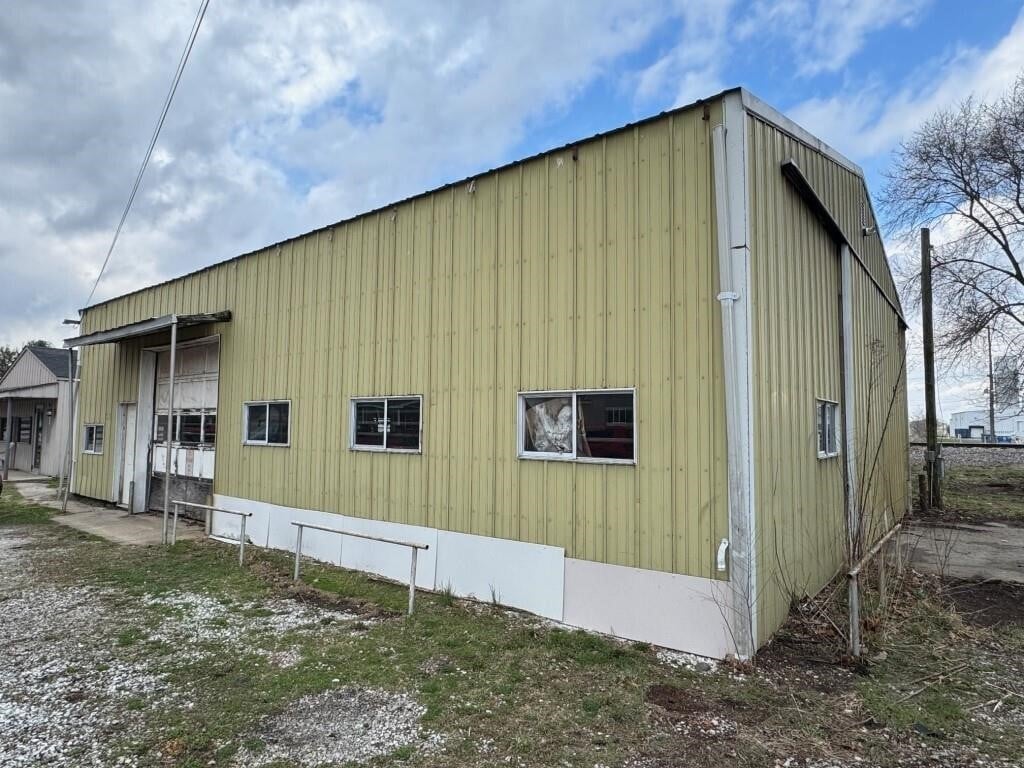 401 Railroad St. Hamlet, IN Real Estate Auction