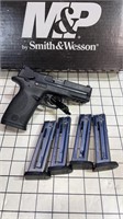 SMITH WESSON M&P pistol 22lr w/ 5 magazines