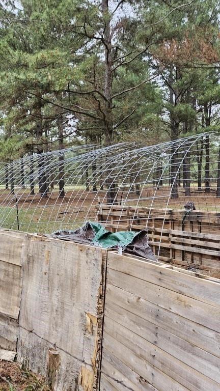 3- 16' wire cattle panels buyer to remove can have
