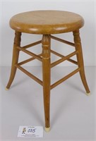 A Splay legged Stool, Exc refinished cond, 28”H.