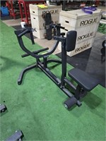 TITAN SEATED ROW MACHINE