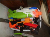 TOTE OF TOY GUNS / LW